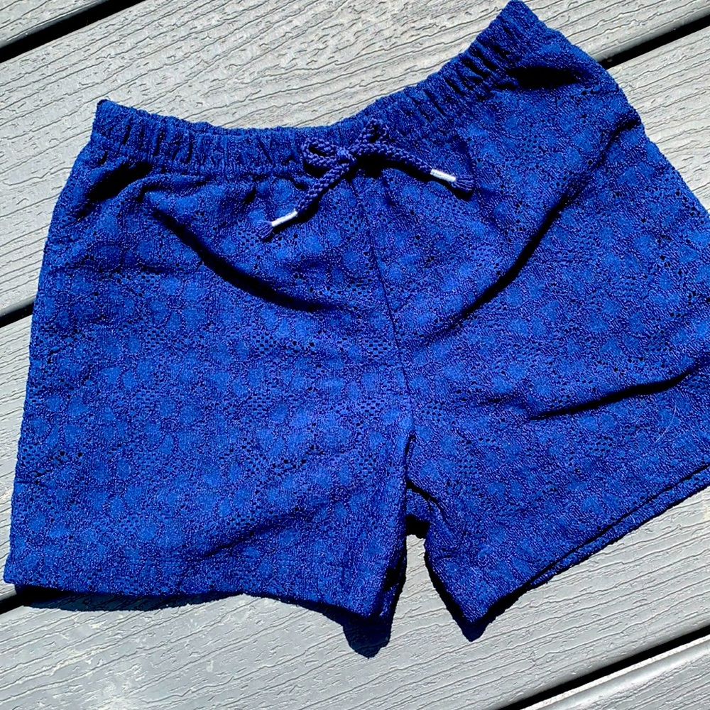 Hey guys I’m selling these royal blue shorts